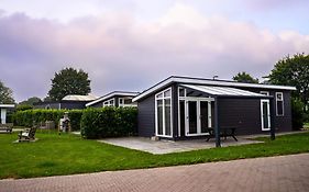 Vakantiehuis met vijverzicht